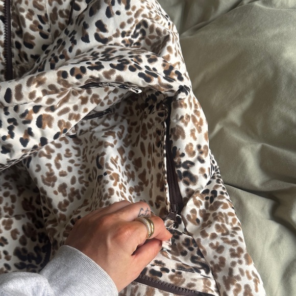 Billabong Leopard-Print Hooded Ski Jacket in Cream, Brown & Black - Picture 13 of 16